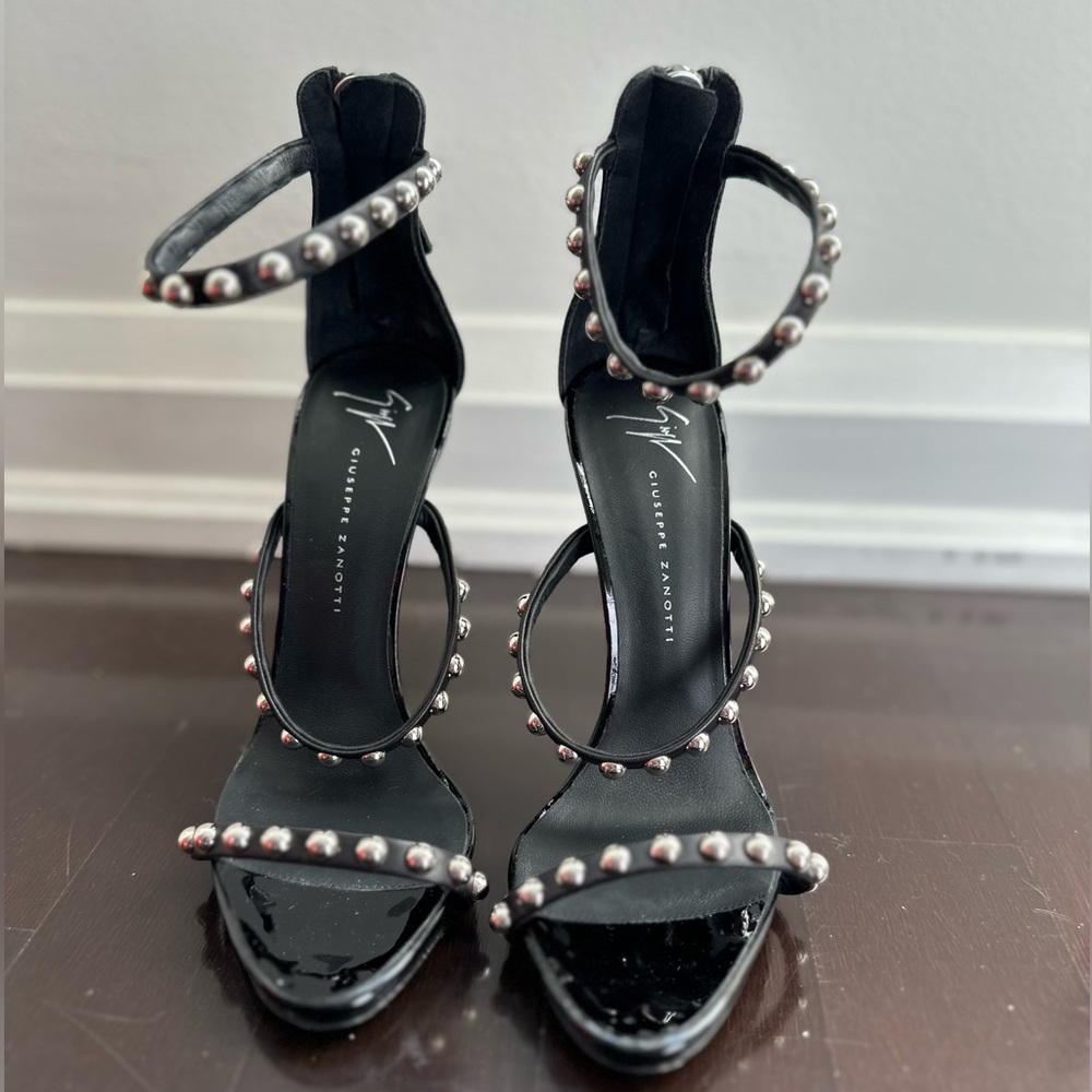 GIUSEPPE ZANOTTI
Studded leather heeled sandals Size 37